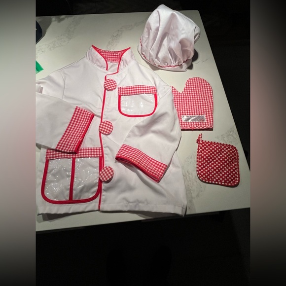 Really fun set of Melissa & Doug kids chefs outfit, wood & plastic pretend food - Picture 8 of 13